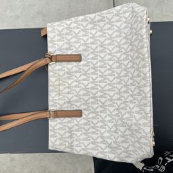 White Michael Kors Bag