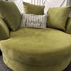 Round Swivel Chair
