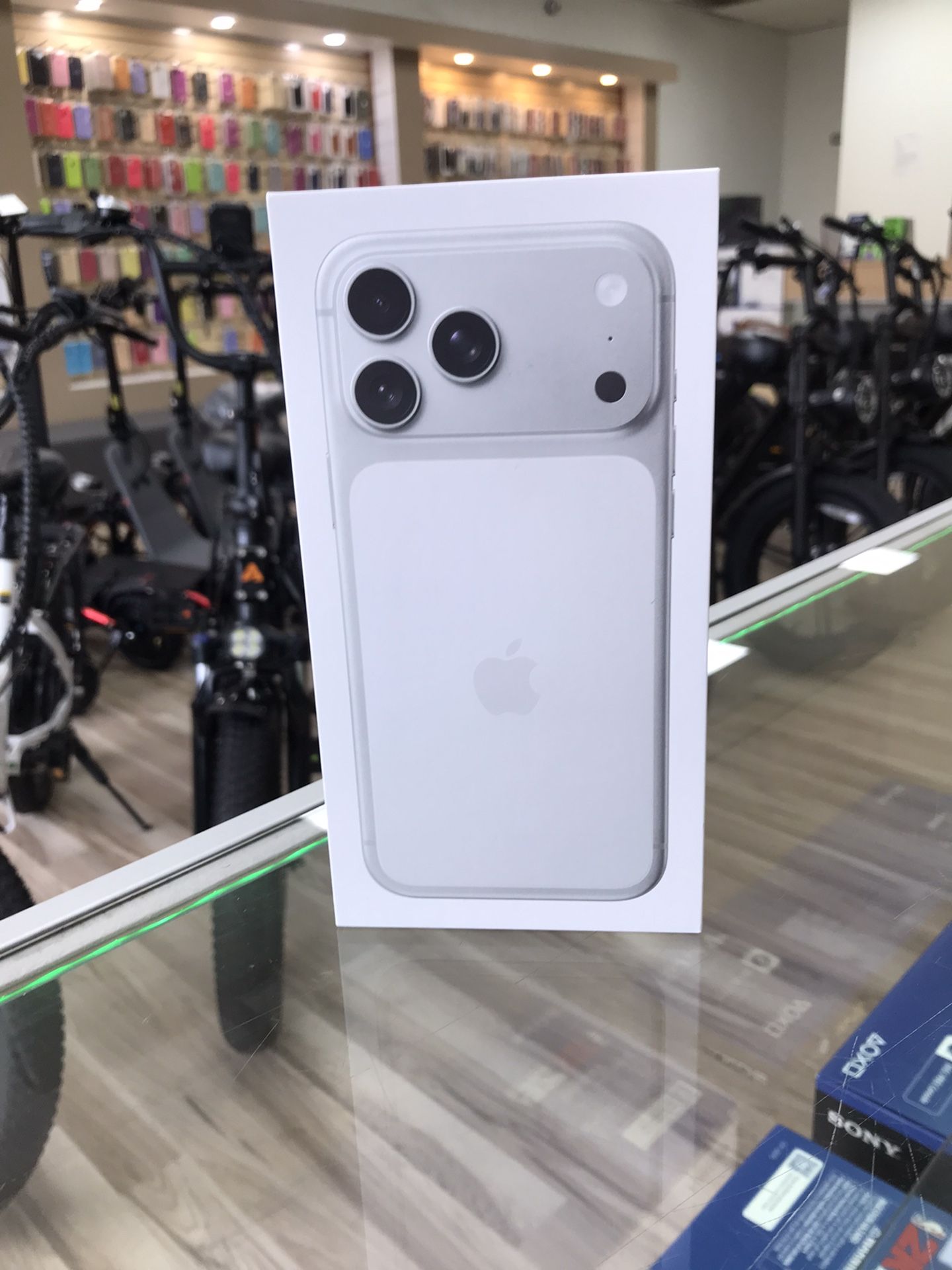 White iPhone 17 Pro Max 256GB