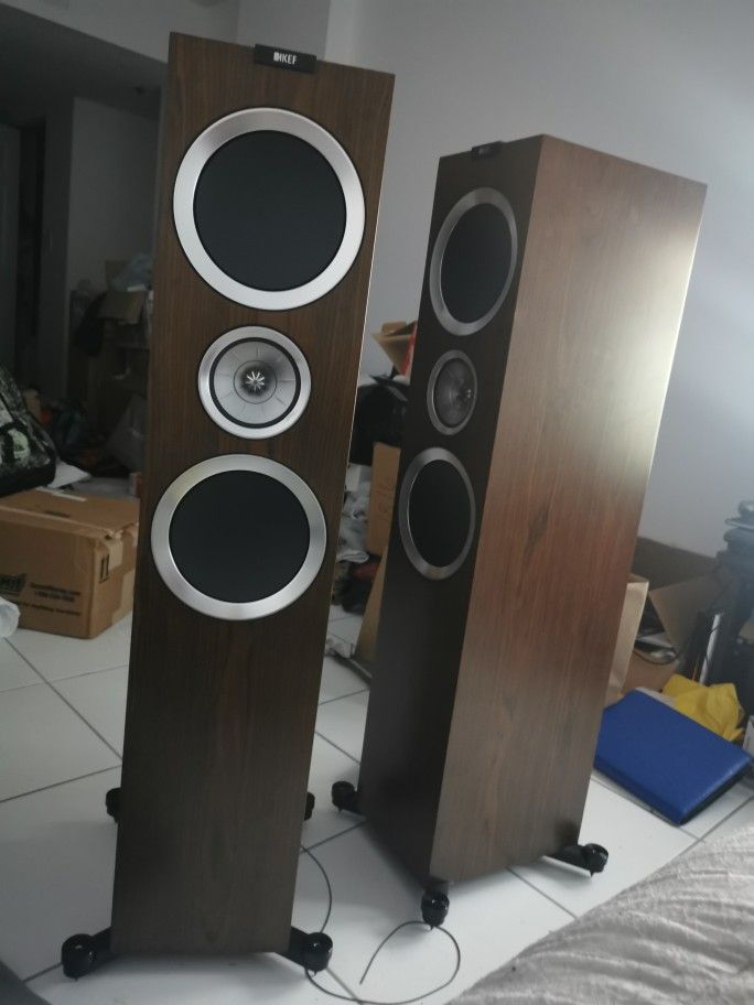 Kef R900 Walnut