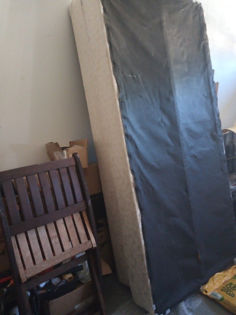 FREE TWIN BOX SPRINGS