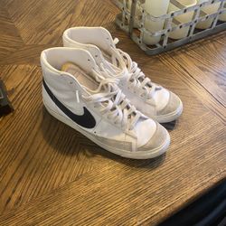 Nike blazers Size 8.5 Men’s