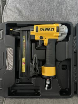 DeWalt Pneumatic 18-Gauge 1/4 In. Crown Stapler