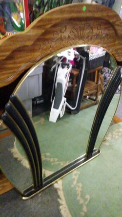 Dresser mirror