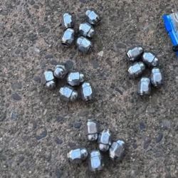 Set Of Lug Nuts