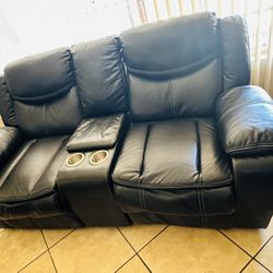 LEATHER RECLINER SOFÁ PERFECT CONDITION VERY CLEAN 