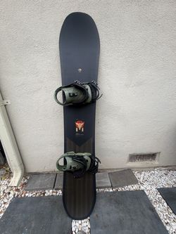 Arbor 158 cm Snowboard and Salomon Bindings