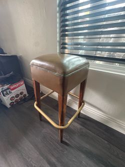 Backless Bar Stool with Leather Seat