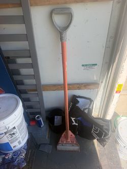 Long-Handle Roofing Scraper with D-Grip