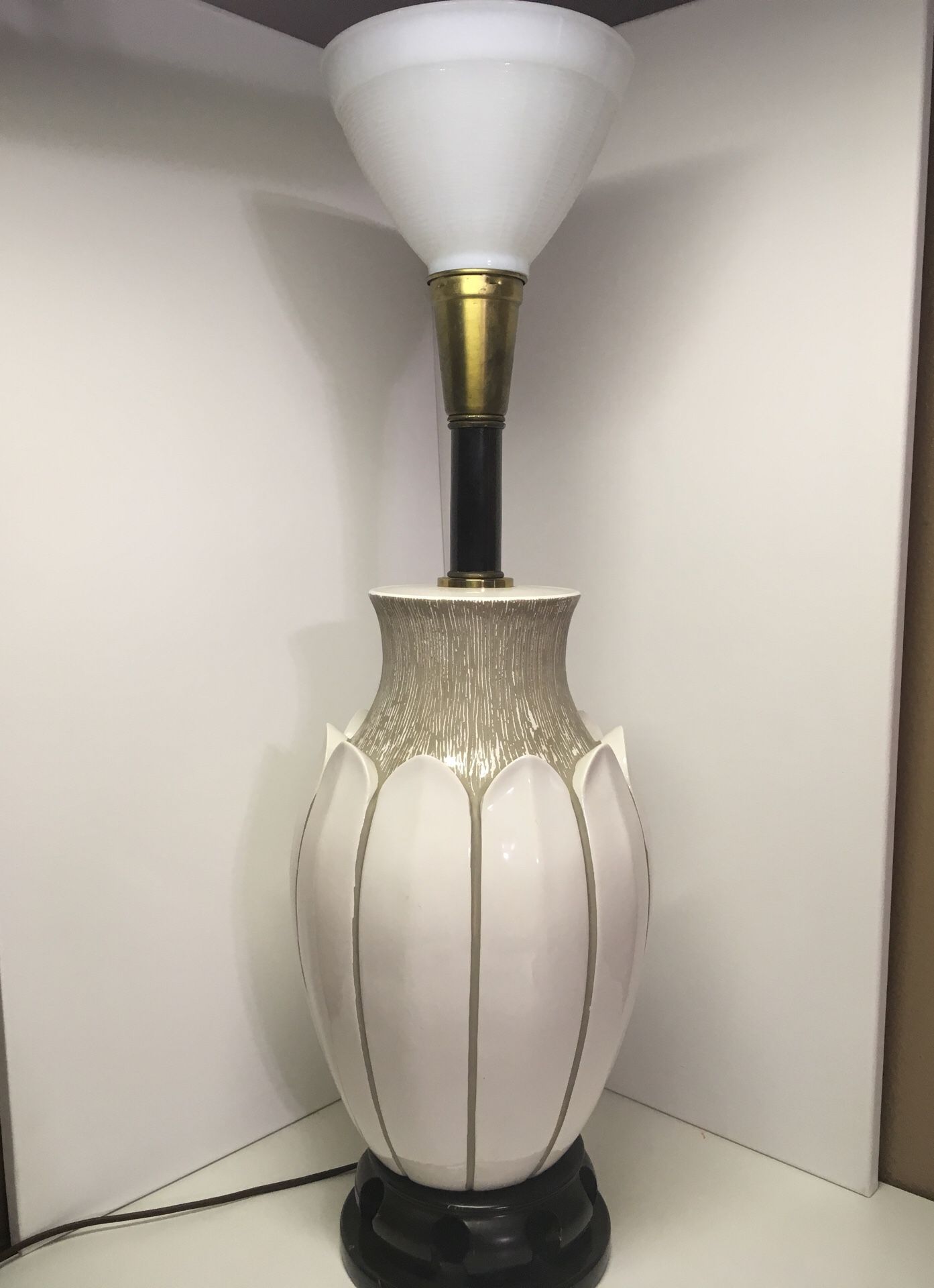 Mid Century Modern Table Lamp Ceramic Glass Flower Blossom White Gray Unique