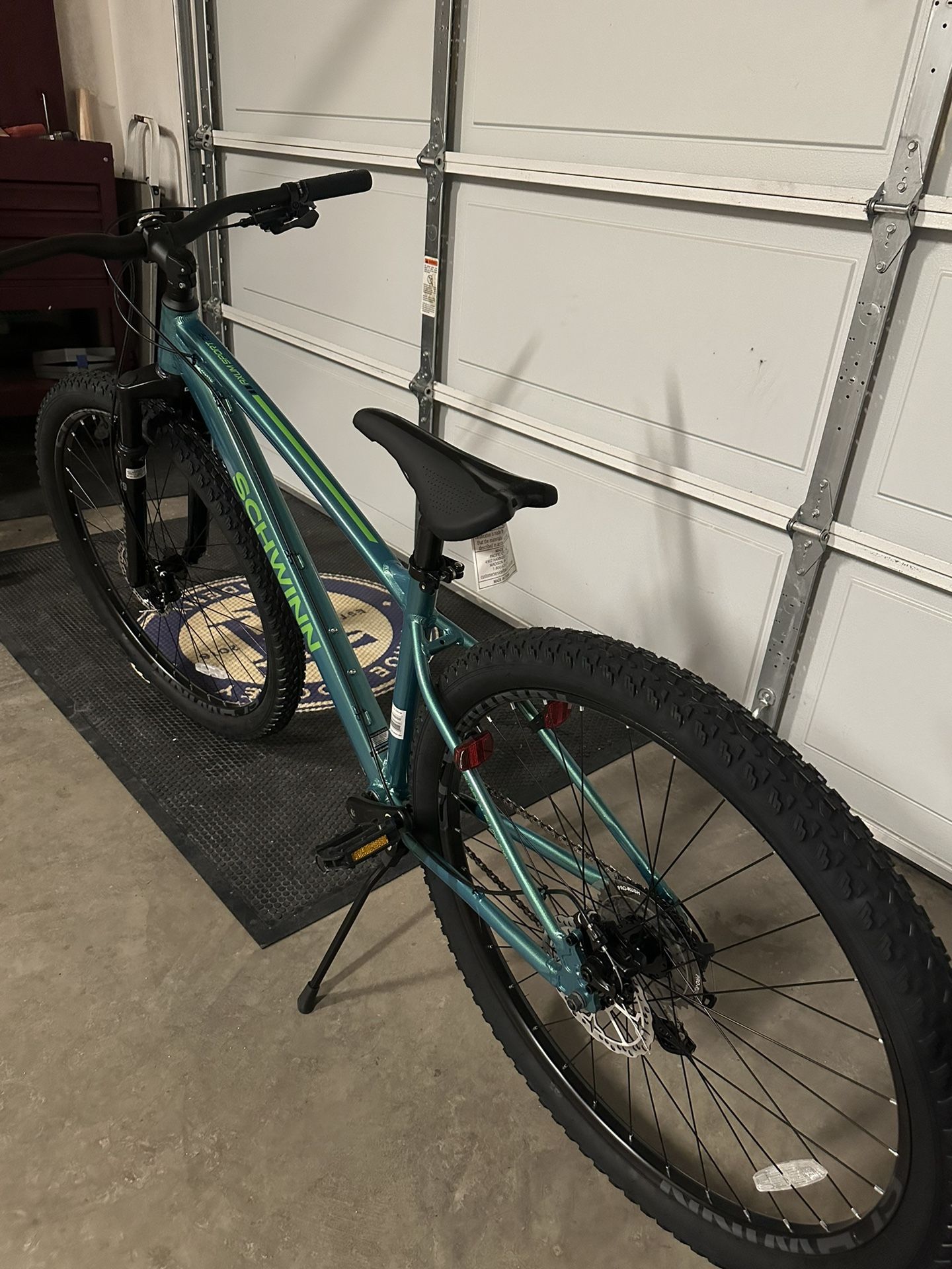 SHWINN AXUM 29” BRAND NEW FRESH OUT THE BOX Read Description Possible Trades. GT 29er