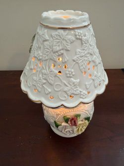 Vintage Porcelain Floral Accent Lamp – Pierced Shade