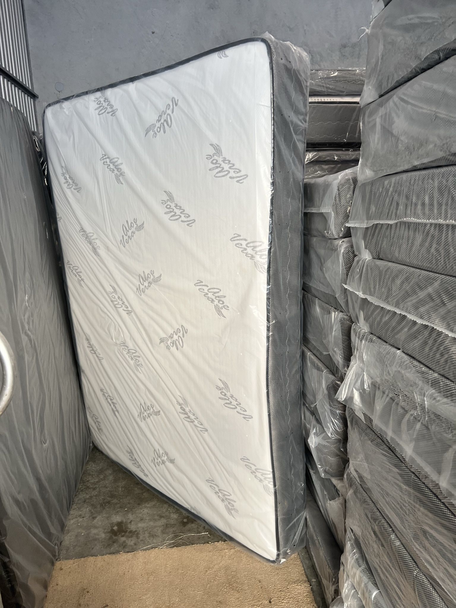 Mattresses: twin full  queen regular  Colchon Nuevo Colchones plush or pillow top available cama bed mattress