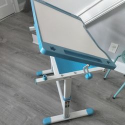 Kids  desk 