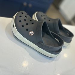 Kids black crocs size 1.0