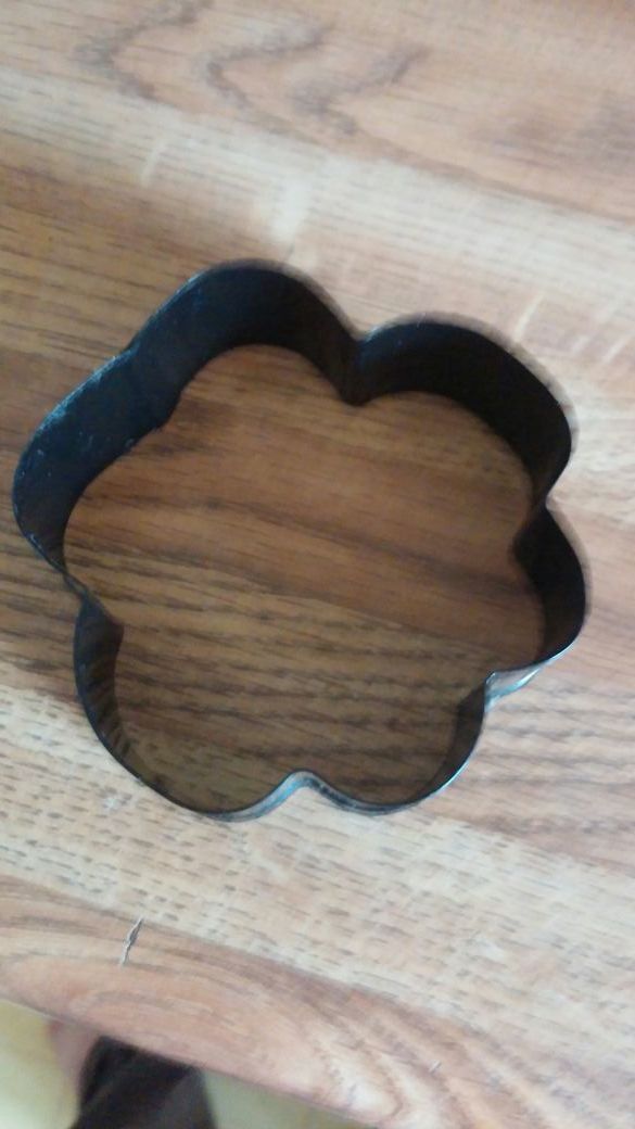 Dog paw cookie cutter