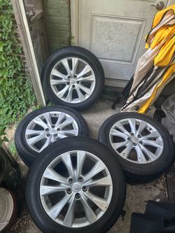 2013 Toyota Rav 4 Rims & Tires 235/55R18