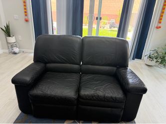 Black recliner love seat