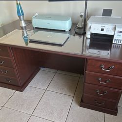 Luxury Beautiful Desk With Keys