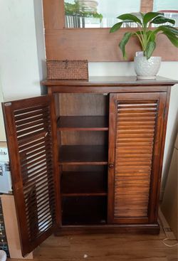 Wood cabinet
