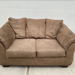 Brown Couch / Free Delivery 