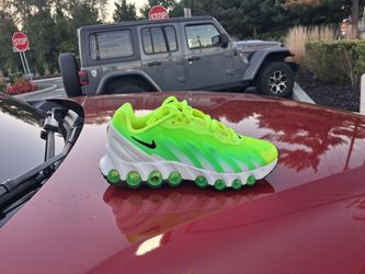 Brand New And Original Women Nike Air Max's DN Sneakers Sizes 6 and 10
