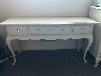 Distressed Entry Table