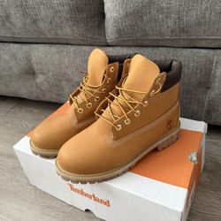 Timberland Boots Size 5.5 Youth