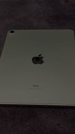 Apple iPad Pro 11” (64GB, WiFi) – Excellent Condition