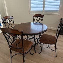 Dining table w/4 chairs