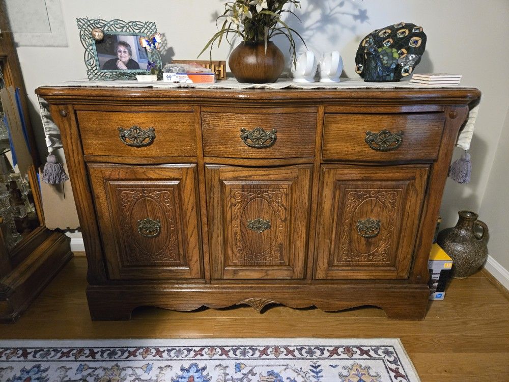 Large Vintage Cabinet / Armoir