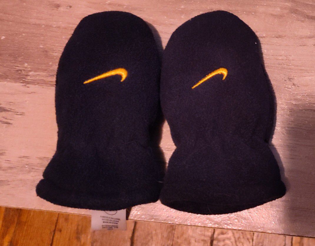 NIKE  Infant Mittens