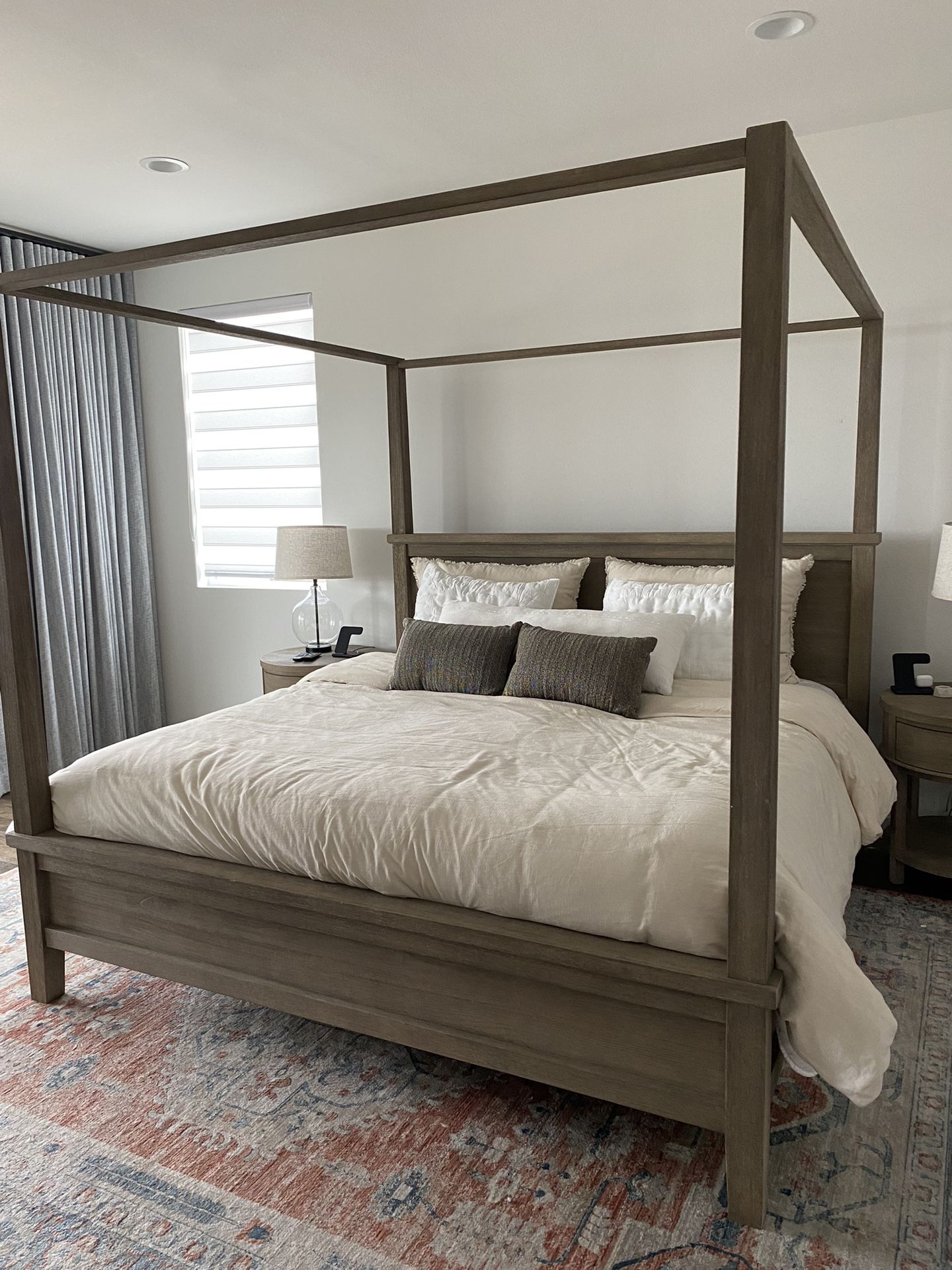 Pottery Barn - Canopy Bed