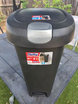 Hefty step on lockable container
