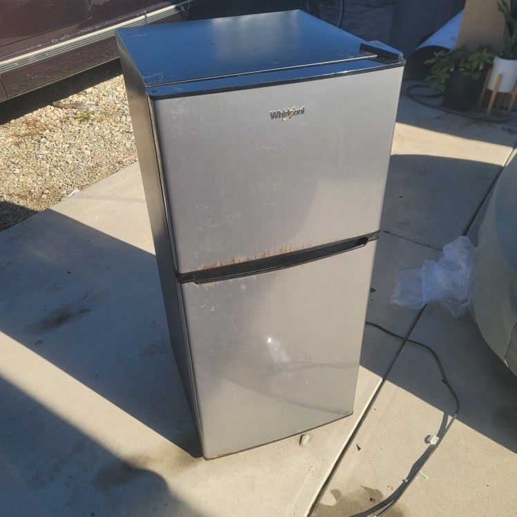Whirlpool 4.0 cu ft Refrigerator WH40S1E - Stainless Steel: Mini Fridge,