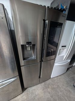 Samsung Family Hub Refrigerator  Four Door