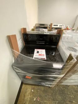 Whirlpool WFES3330RB Electric Range
