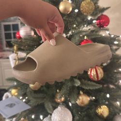 Yeezy slide 