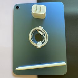 256gb Apple IPad 10th Generation (10.9” Liquid / 2022 model) with pen, keyboard, case & Accessories (warranty 2026) 