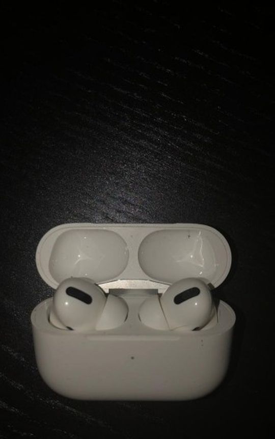 Selling A Pair Of Apple Airpod Pros