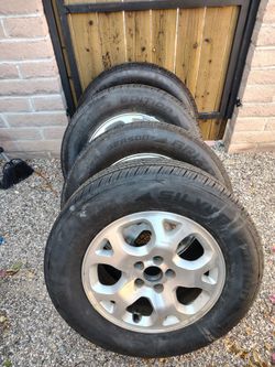 235 65 17inch tires and rims almost new