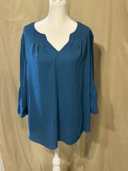 Roz & Ali v-neck blouse 
