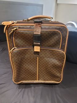 VINTAGE La Tour Eiffel Luggage in beautiful leather.