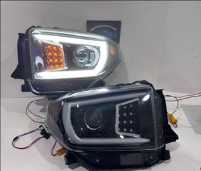 Toyota Tundra 2014-2021 Headlights