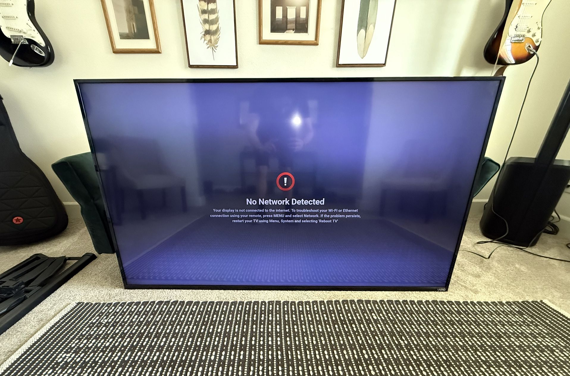 VIZIO E70-E3 70” INCH TV With Wall Mount