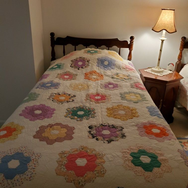 Handmade Quilt – Twin or Throw - Pentagon Flower Design