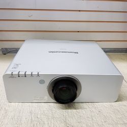 Panasonic PT-DZ680ULS 