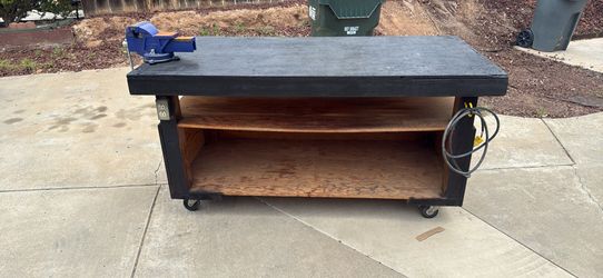 Heavy duty work bench
