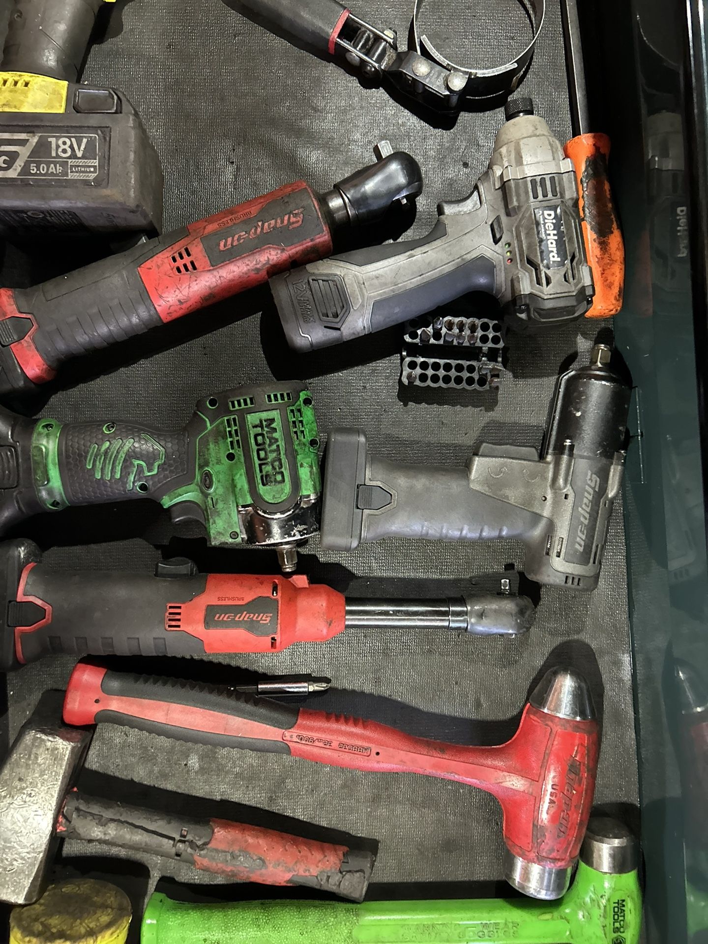 3/8" and 1/4" battery ratchets and gun w/ battery each snap on