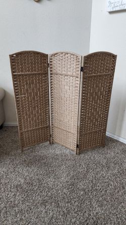 3 Panel Light Brown Short Hand-Woven Rattan Portable Room Divider/Folding Privacy Screens/Wall Divider. Each Panel measures about: 15.5"W x 47"H